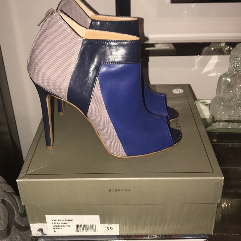 Bcbg MaxAzria size 9. Brand new